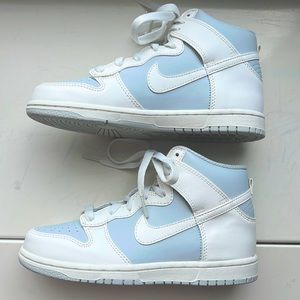 Nike Dunk High White Pure Platinum 2.5 years. Brand new and never worn!